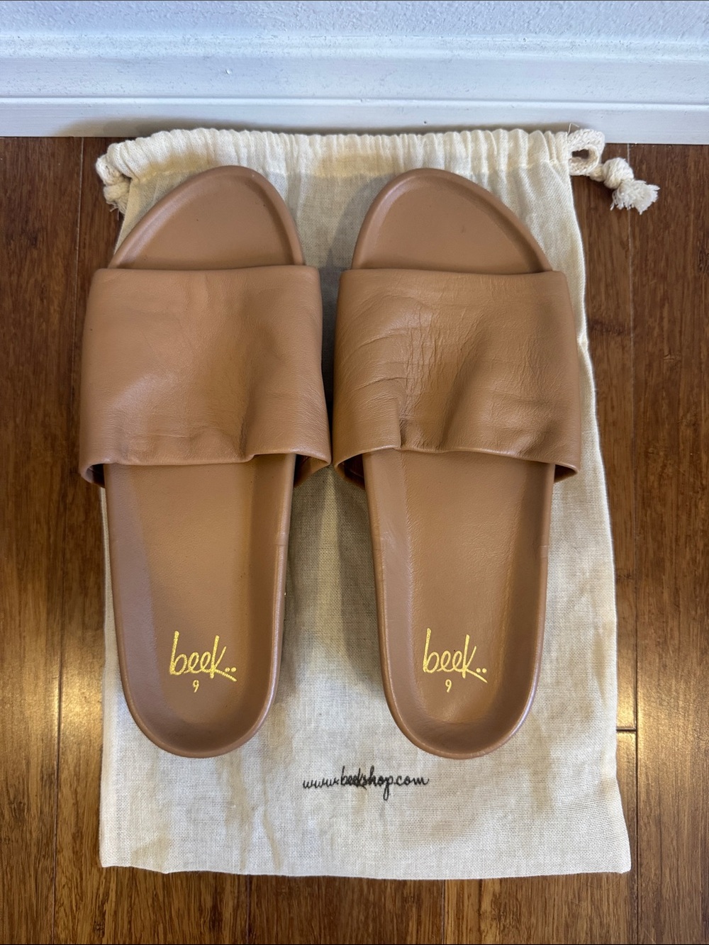 beek Women’s Leather Slide Sandals in Tan